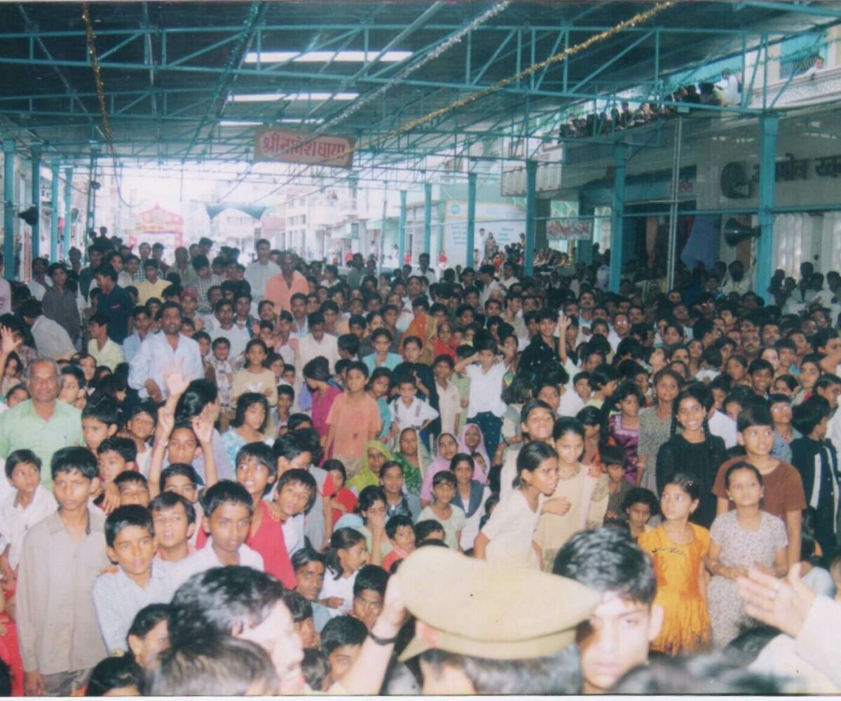 Croud on innogration - Sakhi Jewellers (1)