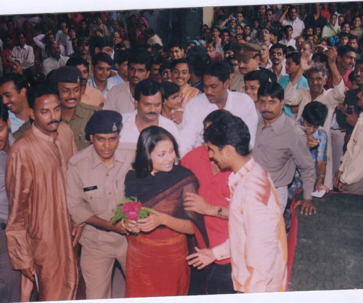 sakhi gift giving 001